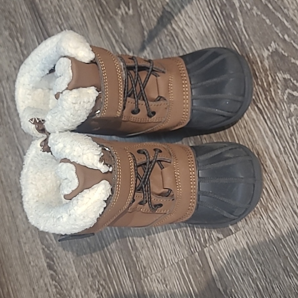 Snow boots